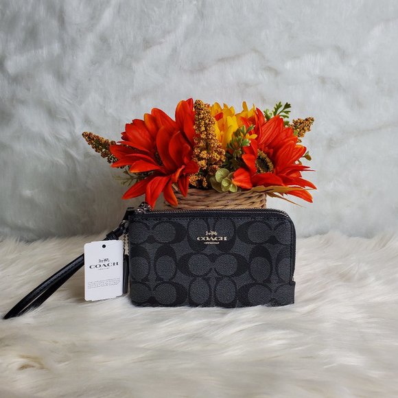 Coach Handbags - COACH DOUBLE CORNER ZIP WRISTLET